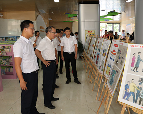 公司黨員干部職工參觀“圖說紀法”漫畫巡展